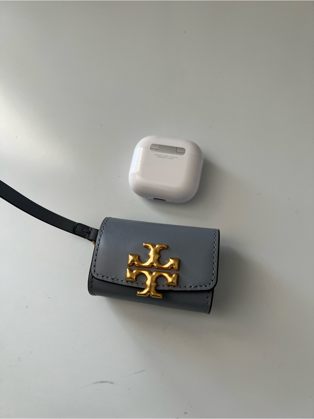 Tory burch Blue Eleanor Airpods Case - Picture 6 of 15
